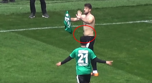 Sakarya'da galibiyetten çok, Batuhan Karadeniz'in golden sonraki sevincinde ortaya çıkan görüntü konuşuldu.