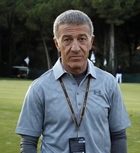 Başkan adayı Ahmet Ağaoğlu yarın ise bir basın toplantısı düzenleyerek Trabzonspor'un geleceğiyle ilgili projelerini anlatacak.