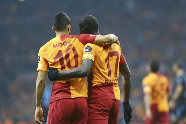 TERİM İKNA ETMİŞTİ
Fatih Terim, devre arasında Al-İttihad'ın teklifi üzerine, Belhanda'yı "Sana ihtiyacım var. Takımda kal, sezon sonu kolaylık sağlarız" sözleriyle ikna etmişti. Terim, Kasımpaşa maçı sonrası da, "O ne kadar isterse istesin, biz vermemekte ısrar ettik, doğru bir karar almışız" ifadesini kullandı.

(Sabah)