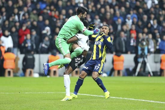 İYİCE GÖZDEN DÜŞTÜ
Beşiktaş'a transfer olduğunda birkaç maç iyi performans gösteren Mirin büyük bir düşüş içerisine girdi.

(Takvim)