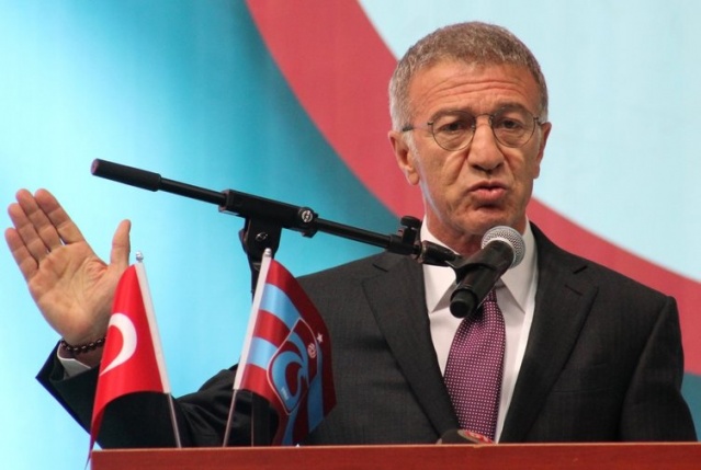 70 MİLYON TL ÖDEME YAPILACAK
Muharrem Usta yönetiminin Olağanüstü Genel Kurul kararı almasının ardından Metin Kaya ile birlikte girdiği başkanlık yarışını ciddi bir oy farkıyla (1329'a 211) kazanan Ahmet Ağaoğlu, kulübün içinde bulunduğu bir takım ekonomik sıkıntılar yönünden zor bir tablo ile karşı karşıya. Net borcu 841 milyon 59 bin 617 TL olarak açıklanan bordo-mavililerde Ağaoğlu yönetiminin mart, nisan ve mayıs aylarına yönelik 70 milyon TL, 1 Temmuz'a kadar ise 210 milyon TL'lik ödeme yapması gerekecek.