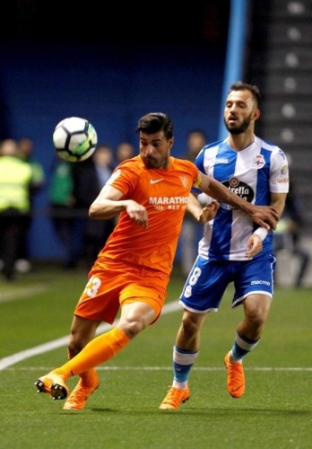 Emre Çolak'ı Galatasaray'a kazandıran isimlerin başında gelen Fatih Terim, genç yıldızı adeta oğlu gibi seviyor. 

Bu sezon Deportivo formasıyla 21 resmi maça çıkan Emre Çolak 1 asist yaptı.