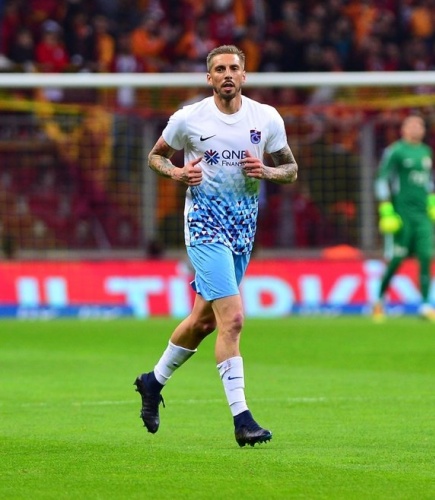 3 MİLYON EURO TEKLİF EDİLECEK
Beşiktaş Yönetimi'nin Sosa için Trabzonspor'a da 2,5 ile 3 milyon Euro arası bonservis teklifinde bulunacağı belirlendi.