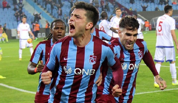 Okay Yokuşlu geleceği hakkında konuştu: Avrupa'ya gideceğim ama...
Bu arada Spor Toto Süper Lig ekiplerinden Trabzonspor’da forma giyen Okay Yokuşlu, Avrupa’nın dev ekiplerinin dikkatini çekti. Bordo-mavili futbolcu, geleceği hakkında konuştu.