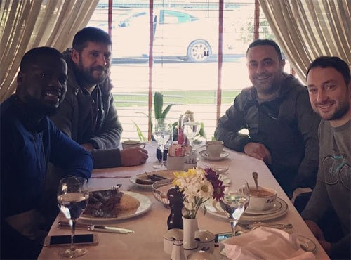 İNTİHARA KALKIŞMIŞTI... EBOUE AFRİKALI FUTBOLCULARI TAKİP EDECEK 
BU ekibe daha sonradan katılan Emmanuel Eboue’nin görevi ise Afrika kökenli oyuncular olacak. Maddi açıdan zor günler yaşayan oyuncuya kol kanat geren Terim ve ekibi, Eboue’yi de Avrupa’da oynayan Afrika kökenli oyuncuları araştırmak üzere görevlendirdi.