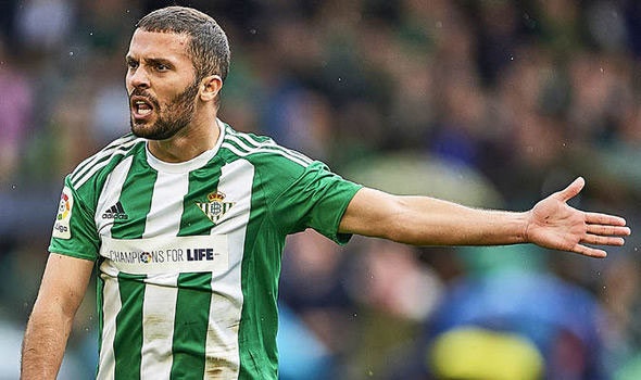 Sol bekte görev yapan Riza Durmisi'nin kulübüyle 2021'e kadar sözleşmesi bulunuyor.