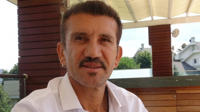 Marca, sosyal medya üzerinden de mesaj yayınlayarak, "Barcelona'nın 46 yaşındaki eski kalecisi Rüştü Reçber, corona virüs nedeniyle kritik durumda. İspanya'dan tüm güçlü desteklerimizi kendisine gönderiyoruz" diye yazdı.