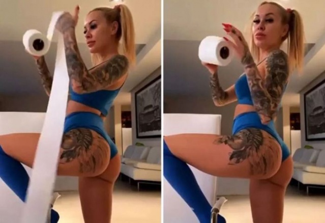 Estetik bir hareket yapmak yerine tuvalet kağıdı rulosunu saran seksi fenomen, ardından kalçasıyla tuvalet kağıdına vurmuştu.
