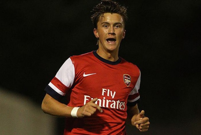 Kristoffer Olsson
Arsenal menajeri Arsene Wenger, gençlere verdiği önem ve dünya futboluna kazandırdığı yıldızlar nedeniyle çok iyi bir üne sahip. Ancak 10 yıllık süreçte Gunners'tan gönderilen gençlerin sayısı hiç de az değil. Bunlardan birisi de İsveçli Kristoffer Olsson. Olsson, 2013 yılında girdiği Arsenal'in kapısında 2014'te çıkmıştı.