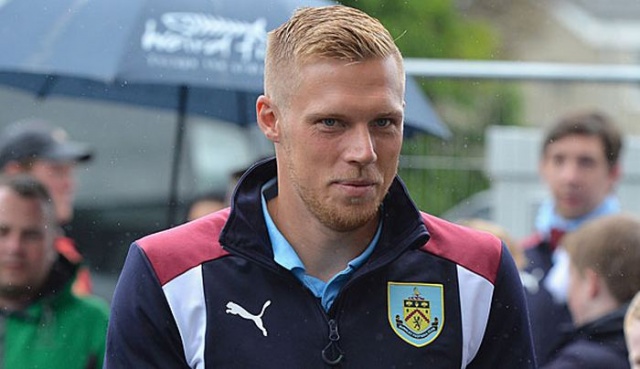 Rouwen Hennings
Alman forvet Rouwen Hennings, ülke dışına ilk kez 2015-2016 sezonunda çıktı. Burnley'e büyük umutlarla gelen Hennings, beklenen gol katkısını bir türlü yapamadı ve 26 maçta sadece 1 kez skora katkı verdi.