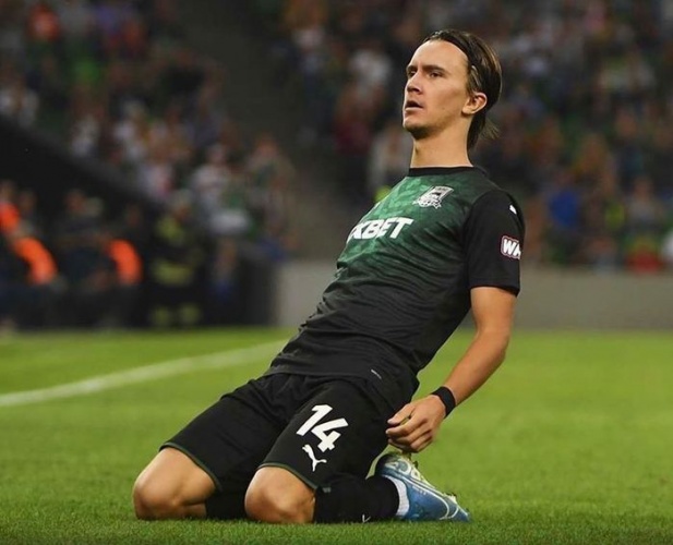 Midtjylland ve AIK Solna'da sergilediği performansın ardından Rus ekibi Krasnodar, 4.5 milyon Euro karşılığında başarılı futbolcuyu kadrosuna kattı. 27 maçta forma giyen ve vazgeçilmez isimler arasında yer alan 24 yaşındaki futbolcu, takımının Avrupa potasında olmasında başrol isimlerden birisi oldu.