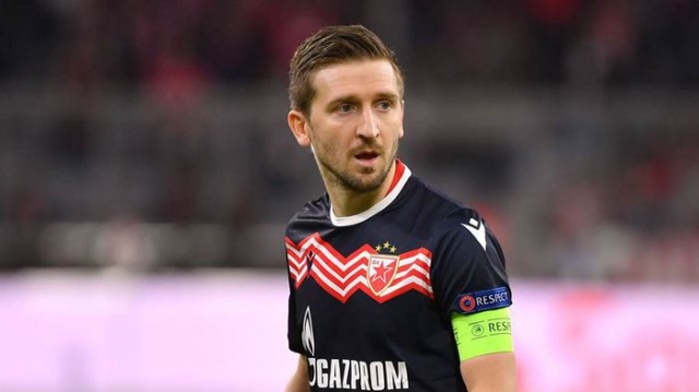 Marko Marin
Yunan ekibinde de vasatı aşamayan Alman oyuncu, Kızılyıldız'da eski günlerini hatırlattı, Suudi Arabistan ekiplerinden Ahli'nin yolunu tuttu. 2 sezonda 66 maça çıkan tecrübeli isim, orta sahanın değişilmezleri arasına girdi.