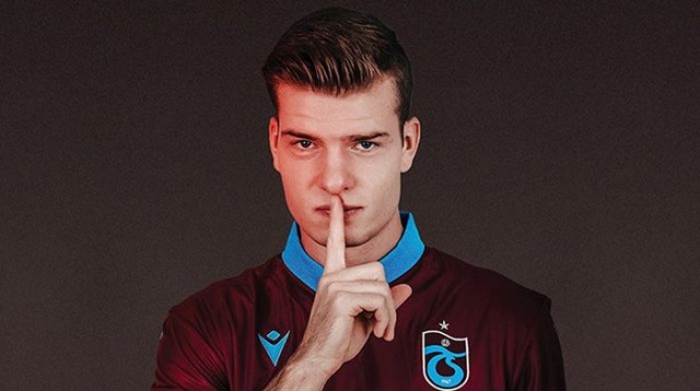 İspanya'dan Real Madrid, İngiltere'den Manchester United, Almanya'dan Bayern Münih ve İtalya'dan Milan ile Napoli, Sörloth'u listesine aldı. Transferin gözdesi haline gelen başarılı oyuncu, sezon sonunu beklemeye başladı.