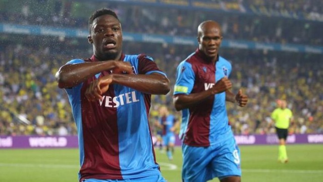 Caleb Ekuban | Al-Hilal Riyad
Suudi Arabistan Ligi ekiplerinden Al-Hilal Riyad Futbol Kulübü, Trabzonsporlu yıldız oyuncu Caleb Ekuban transferinden vazgeçmiyor. Suudi Arabistan ekibinin Ganalı yıldız için 10 milyon Euro ödemeye hazır olduğu belirtildi.
