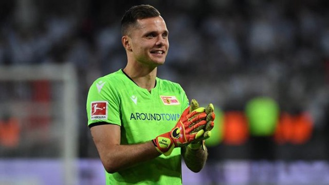 Gikiewicz | Beşiktaş
Beşiktaş'ta Karius'un yerine önümüzdeki sezon formayı giyecek kalecinin transferi için çalışmalar sürüyor. Oyuncu izleme (scout) ekibi geniş bir liste hazırlarken, en çok dikkat çeken ismin Alman ekibi Union Berlin’den Rafal Gikiewicz olduğu öğrenildi.