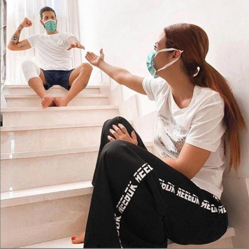Geçtiğimiz günlerde Instagram'da 1.6 milyon takipçiye ulaşmasını çıplak pozunu paylaşarak kutlayan Gorro, şu sözleri sarfetti: