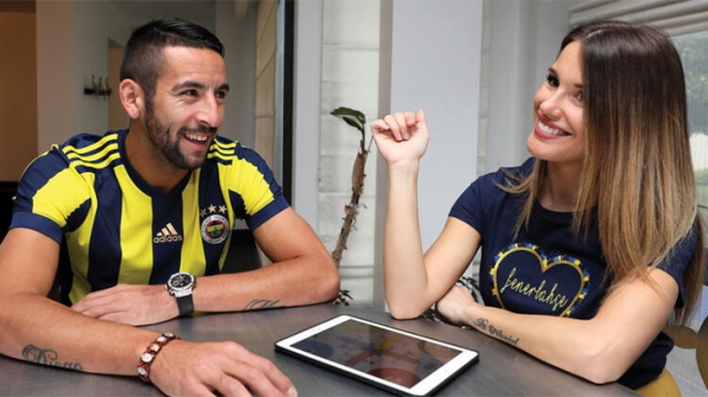 Boşanmaktan son anda vazgeçti
Mauricio Isla'nın, eşi Gala Caldirola'dan boşanma noktasına geldiği ancak son anda vazgeçtiği ifade edilmişti.