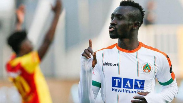 Beşiktaş golcüsünü buldu: Papiss Cisse
Siyah-Beyazlılar, Alanyaspor’la sözleşmesi sezon sonunda bitecek olan Papiss Cisse’yle yaptığı pazarlıklarda sona yaklaştı. Yönetimin, bu sezon 22 gol atarak krallık yarışında zirveye yerleşen 35 yaşındaki golcüye bonuslarla 1.5 milyon Euro teklif ettiği, anlaşmanın yakın olduğu öğrenildi.
