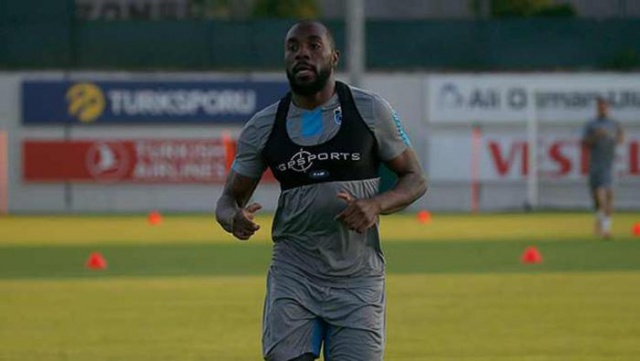 Manoel Messias Trabzonspor'dan ayrılıyor
Trabzonspor´un devre arasında kiralık olarak satın alma opsiyonuyla kadrosuna kattığı Manoel Messias sadece Ziraat Türkiye Kupası çeyrek finalinde Büyükşehir Belediye Erzurumspor ile oynanan karşılaşmada forma giyebildi. Bordo- Mavili yönetimin, sezon sonunda 30 yaşındaki savunmacı ile yollarını ayırmayı düşündüğü kaydedildi.