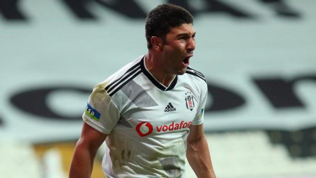 Güven Yalçın Beşiktaş'ta kalıyor
Kasımpaşa maçında 90’da galibiyet golünü atan Güven Yalçın, Teknik Direktör Sergen Yalçın’ın umutlarını bu kez boşa çıkarmadı. Yönetimin de Fransız ekiplerinin talip olduğu genç forveti satmayacağı aktarıldı.