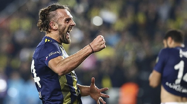 Fenerbahçe’deki performansının ardından üst üste teklifler alan Vedat Muriqi bu konuya son noktayı koydu. 25 yaşındaki santrfor, “Hedefim önce Fenerbahçe ile şampiyon olmak. Başka bir şey düşünmüyorum” dedi. (Akşam)