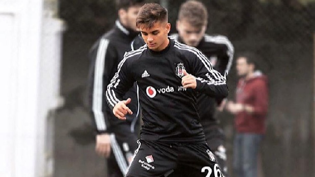 Ajdin Hasic şoku! Beşiktaş’ta imza parası krizi bir türlü çözülemeyen 18 yaşındaki Bosnalı oyuncuyla yollar ayrılabilir. (Skorer)