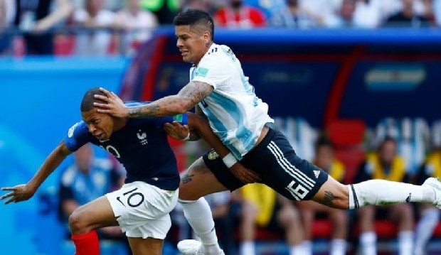 Stoper arayışlarını tam gaz sürdüren F.Bahçe, Manchester United’ın stoperi Marcos Rojo’yu kiralık olarak kadrosuna katmak için harekete geçti. (Akşam)