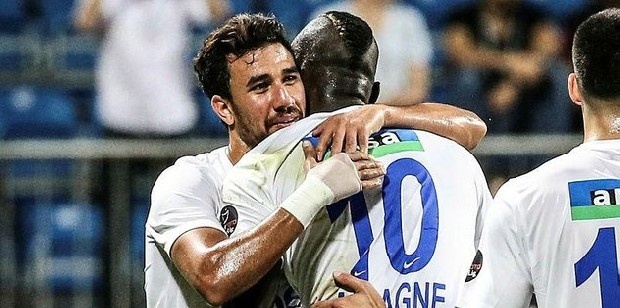 Kasımpaşa'da attığı gollerle dikkat çeken Mbaye Diagne için menajeri Saffet Balkan, Radyospor'da çarpıcı açıklamalar yaptı. G.Saray'la adı geçen 26 yaşındaki Senegalli için Balkan, "Çok büyük rakamlar olursa belki Kasımpaşa düşünebilir" dedi.