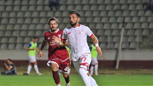 Sol bek transferi doğrultusunda gündeme gelen Boluspor’un 22 yaşındaki futbolcusu Umut Meraş, Galatasaray'a imza atmak üzere. Kulüp başkanı Necip Çarıkçı, Umut’un çok yetenekli bir futbolcu olduğunu belirterek, “Galatasaray devreye girince akan sular durur” ifadesini kullandı. Oyuncu ikna edilirken, bonservis pazarlığı devam ediyor. (Fanatik)
