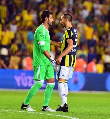 Volkan ve Topal ise bu olaya tepki gösterdi.