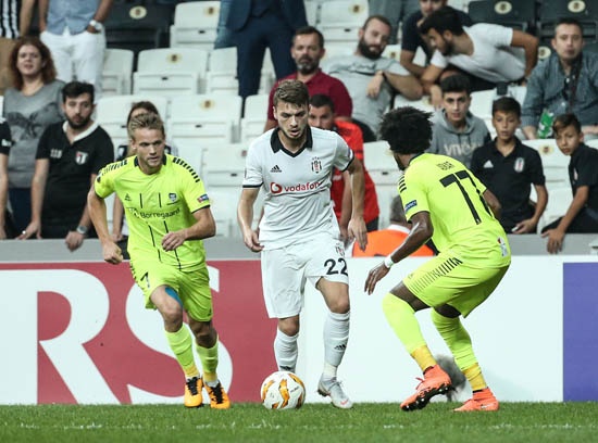 OPSİYONU 6.5 MİLYON EUROYDU
Beşiktaş cephesinden de bu anlaşma doğrulandı. Siyah-Beyazlı yönetim, satışın belli şartlara bağlı olduğunu açıkladı.
