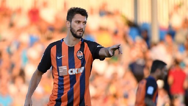 Hücumdaki sıkıntıyı çözmek adına mutlaka bir forvet takviyesi yapacak olan Fenerbahçe, Benfica’dan Facundo Ferreyra ile temasta. Hedef, Arjantinli santrforu 1.5 yıllığına kiralamak (Fanatik)