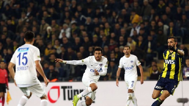 Rodrigues’i satan Galatasaray, Trezeguet transferiyle Sarı-Kırmızılı tribünleri coşturmak istiyor. Bunun için Rodrigues’ten gelecek 8milyon Dolar’ın tamamı Kasımpaşa’ya önerilecek. Bir formül daha var. Takas seçeneğinde Mustafa Denizli’nin gözdesi Sinan Gümüş de teklif edilecek. (Fanatik)