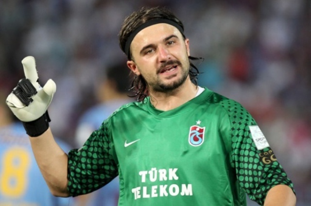 Tecrübeli eldiven Trabzonspor kariyerinde oldukça uzun süreler sakatlıklarla boğuşmak zorunda kaldı. 2010-11 sezonunun ikinci yarısında yaşadığı sakatlıkla 229 gün sahadan uzak kalan Onur bu tarihten itibaren sonra bir çok kez sakatlık yaşarken bir kez daha uzun süreli sakatlık geçirdi ve 2014-15 sezonunda 254 gün oynayamadı.