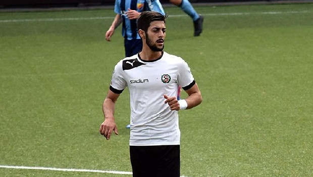 Beşiktaş, İsveç'in Örebro takımında oynayan genç santrforun peşinde. Transferde geçen yıl olduğu gibi gençlere ağırlık veren siyah beyazlılar, 21 yaşındaki Türk asıllı santrfor için girişimlere başladı. 1.76 metre boyundaki Rodin Deprem’in, Burak Yılmaz’ın yedeği olarak kadroya dahil edilmesi bekleniyor. (Hürriyet)