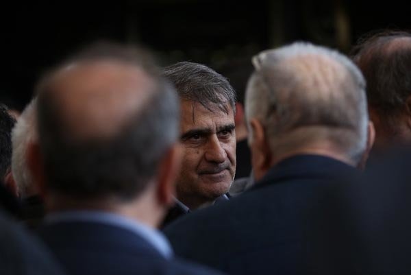 Al Gharafa da ilgileniyor!
Güneş’e tek teklif Al Sadd takımından değil. Katar Yıldızlar Ligi’nin 4. sırasında bulunan Al Gharafa kulübü de başarılı hoca ile ilgileniyor.