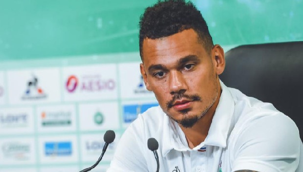 Ortacizgi.com'un haberine göre; Beşiktaş yönetimi'nin 27 yaşındaki oyuncu Timothée Kolodziejczak'in bonservisini elinde bulunduran Meksika ekibi Tigres'e 3,5 milyon Euro teklif ettiği öğrenildi. Tigres ise Fransız oyuncu 4 milyon Euro bonservis bedeli talep ediyor. Türkiye'de oynamaya sıcak bakan Timothée Kolodziejczak için siyah beyazlı yönetimin Meksika ekibinden haber beklediği belirtildi.