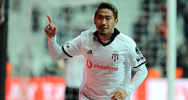 Geçen sezonun ikinci yarısında kiralık olarak Beşiktaş formasını giyen Shinji Kagawa, İspanya yolcusu... Siyah-Beyazlılar'dan teklif almayan Japon yıldız, Celta Vigo ile anlaşmaya vardı. (Takvim)