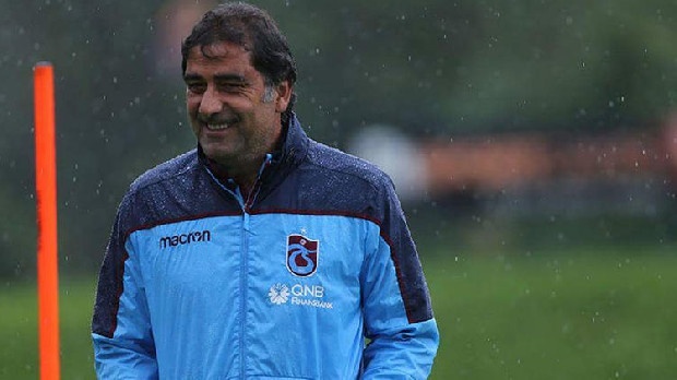 Başkan Ahmet Ağaoğlu, sürpriz bir kararla futbolculuk döneminde Fırtına’nın efsanesi olan Ünal Karaman’ı takımın başına getirdi.