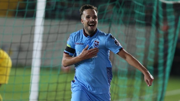 Lig mücadelesinin yanı sıra bir yandan da iç transfer çalışmalarını sürdüren Trabzonspor’da Sosa’dan sonra bir müjdeli haber de Filip Novak’tan geldi.