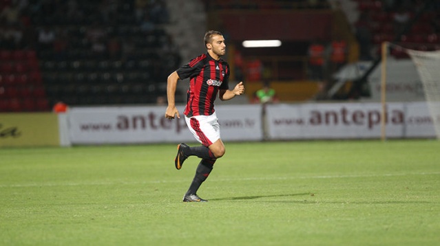 Cenk'in kaçırdığı tek penaltı ise 6 yıl önce Gaziantepspor forması giyerken İBB kalecisi Eduardo'ya takıldığı atış.