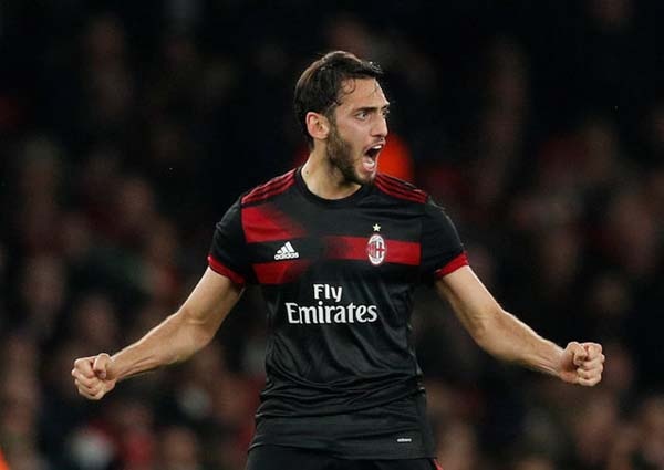 5- Hakan Çalhanoğlu - Milan- Güncel Piyasa Değeri: 27 milyon Euro - Artış: 9 milyon Euro