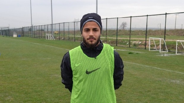 Mertcan Çam transferinde flaş gelişme!
Öte yandan; Siyah beyazlıların gündeme bomba gibi düşen Mertcan Çam transferi sekteye uğradı. Kulislerde geçen bilgilerde; bu transferin kamuoyunun baskısından dolayı gerçekleşmeyeceği öğrenildi.
