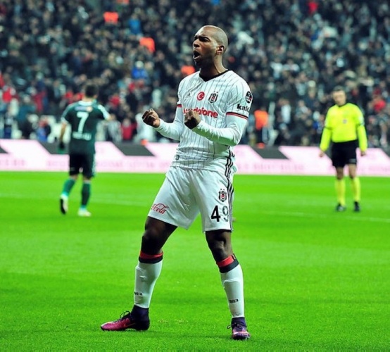 RYAN BABEL
Beşiktaş'ta futbol kariyerinin 2. baharını yaşayan Ryan Babel, Çinlilerin gözdesi oldu. 14 milyonluk resmi teklifi geri çeviren Babel sezon sonunda görüşme kararı almıştı. 31 yaşındaki kanat oyuncusu, yılda 2.1 milyon Euro garanti ücret ve puan başı 4 bin Euroya oynuyor.