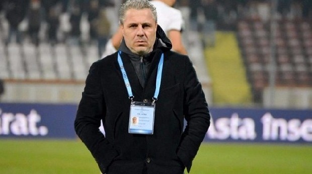 'Ligi dokuzuncu bitirirsek ceketimi alır giderim'
Kayserispor yönetiminin 5-0'lık Fenerbahçe mağlubiyetinin ardından sözleşme uzattığı Sumudica imza töreninden sonra basın mensuplarına şu ifadeleri kullanmıştı: