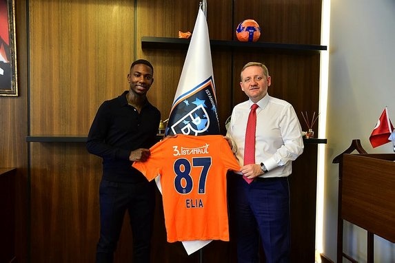 Başakşehir'in şu an en formad isimlerinden biri olan Eljero elia'ya İngilterePremier Ligi'ne yükselen Wolverhampton talip oldu. Daily Mail'in haberine göre Kurtlar, 1.5 milyon sterlinlik bir teklif sunmaya hazırlanıyor.