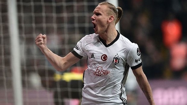 Beşiktaş’ta iyi bir sezon geçiremeyen Vida, Rusya’da gösterdiği başarılı performansla Everton ve West Ham United’ın radarına girdi. İngiliz ekipleri 13.2 milyon Euro’luk bir teklifle Kara Kartal’ın kapısını çaldı. (Akşam)