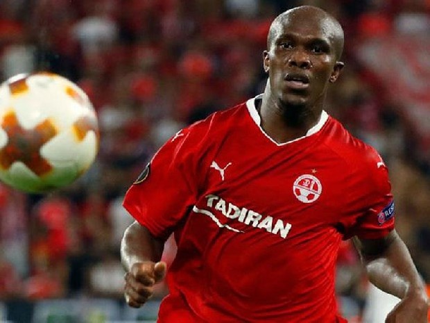 Muhammet Beşir ve Ramil Sheidaev'in takımdan ayrılmasının ardından Burak Yılmaz ve Hugo Rodallega ile rekabet edebilecek bir oyuncu arayan Trabzonspor, Anthony Nwakaeme'yi bitiriyor. (Fanatik)