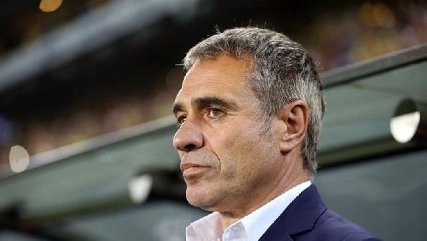 Öte yandan Fenerbahçe, Kasımpaşa ile 2-2 berabere kalmasının ardından sarı-lacivertli tribünlerden Ersun Yanal sesleri yükseldi. Ayrıca, eski Fenerbahçeli oyuncu ve NTV yorumcusu Rıdvan Dilmen'de, "Ersun Yanal pansuman olabilir" dedi.