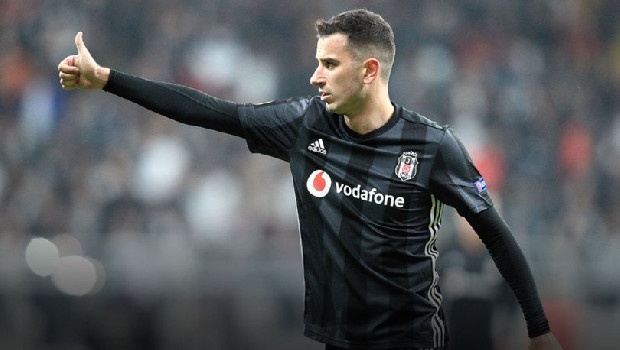 BEŞİKTAŞ’TA ilk yarıda çok tepki gören ve bir türlü eski performansını yakalayamayan Oğuzhan Özyakup’un, Roma’ya transfer olduğu iddia edildi. (Akşam)